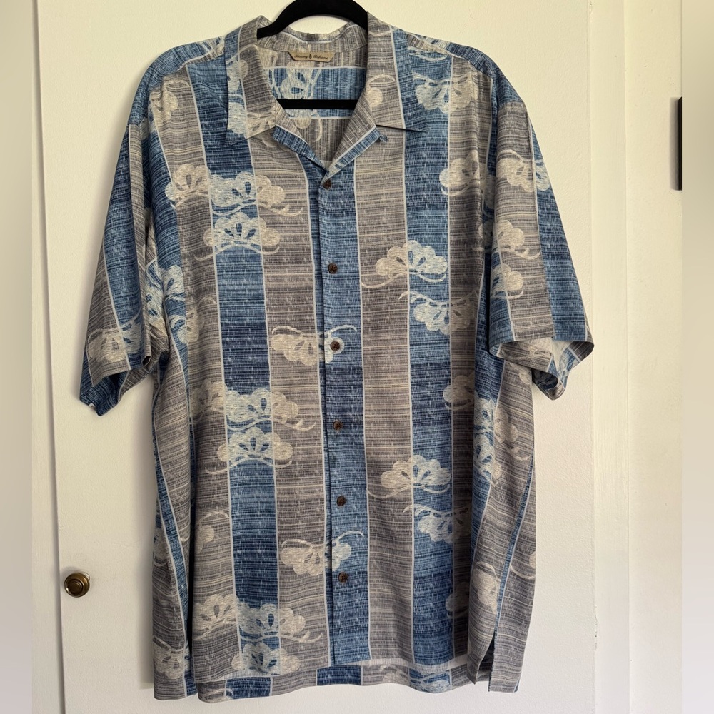 Tommy Bahama Mens Hawaiian Shirt Size XL Silk Button Down Blue Gray Short Sleeve